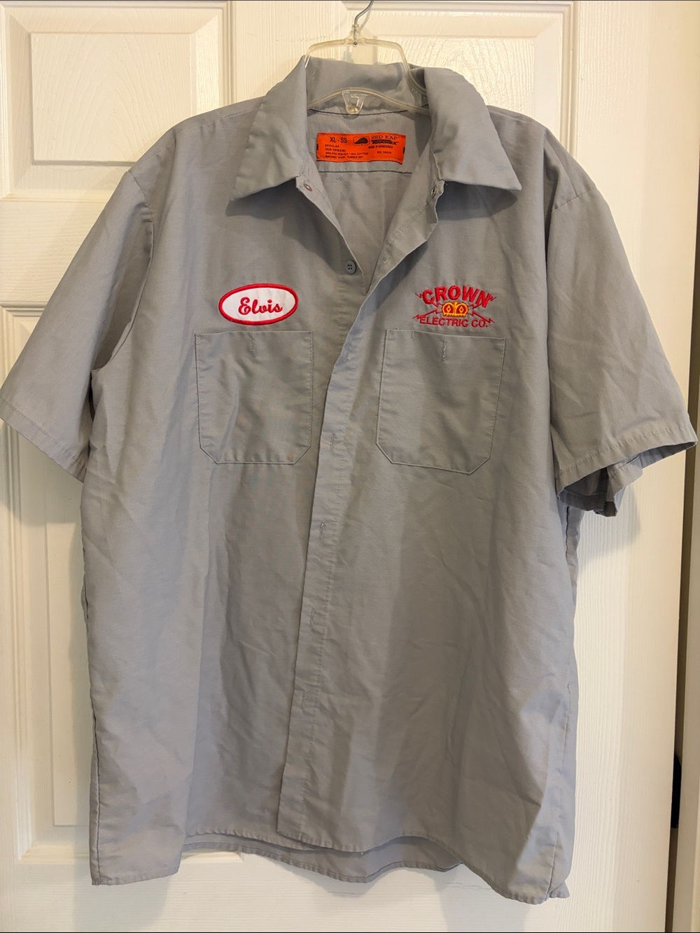 Light Gray Short-Sleeve Button-Down Work Shirt with Red Embroidery “Elvis”